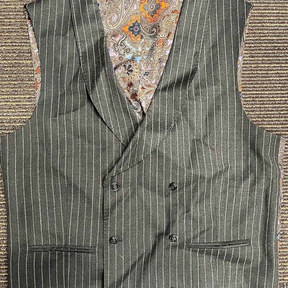 BRAND NEW Tallia 42R 3 piece grey Suit! Never worn.